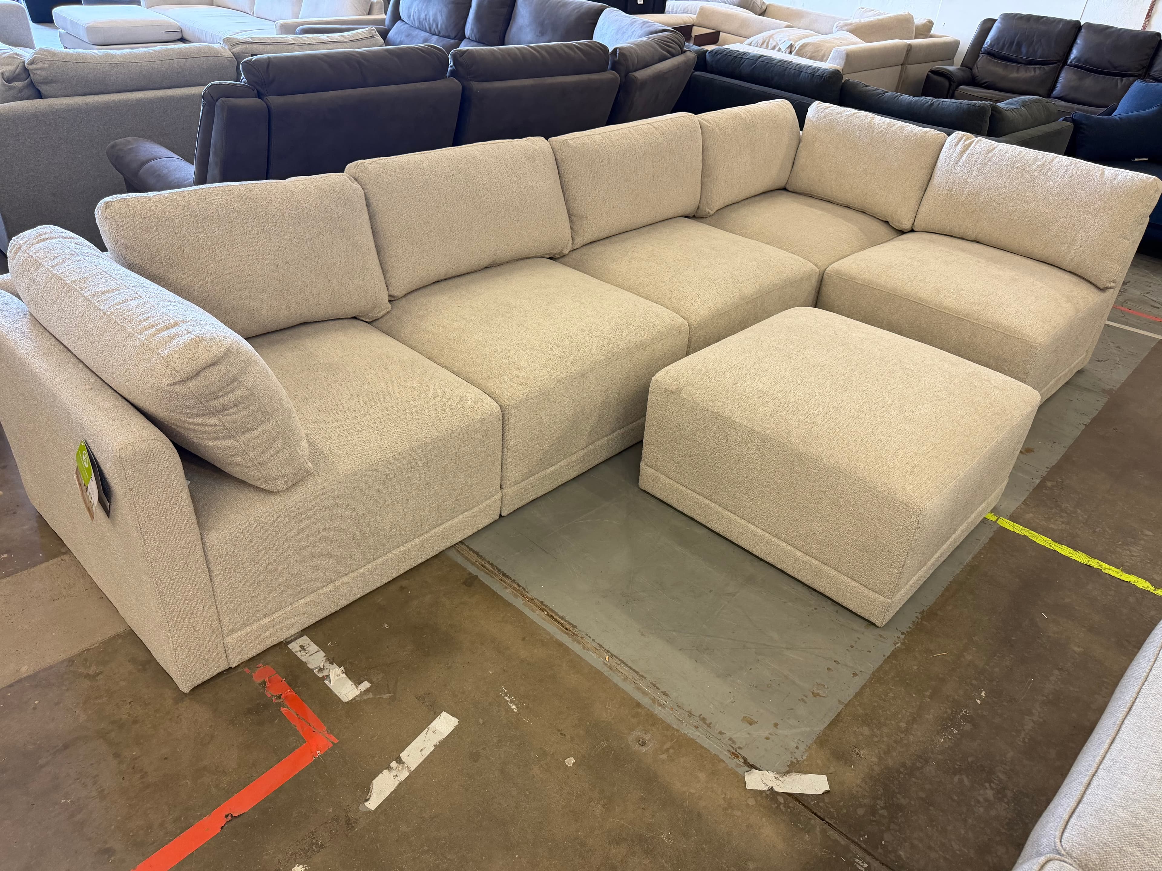 Thomasville Fallon Sectional With Ottoman Beige